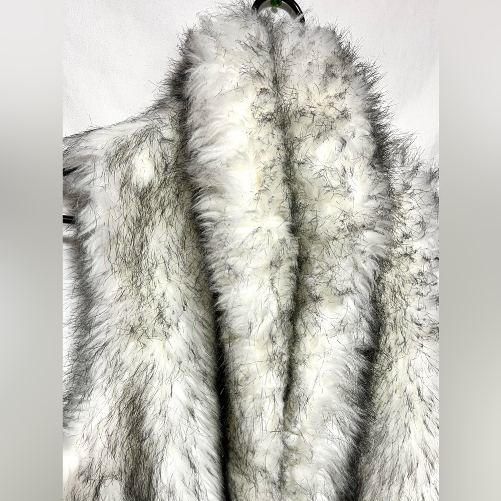 Reversible White Faux Fur Vest Official NFL Apparel Super Bowl Cozy Warm Winter - Picture 4 of 15